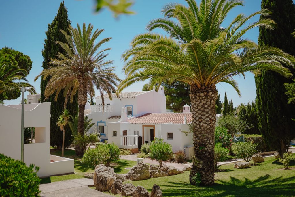 Rocha Brava Resort - Alojamentos e jardins