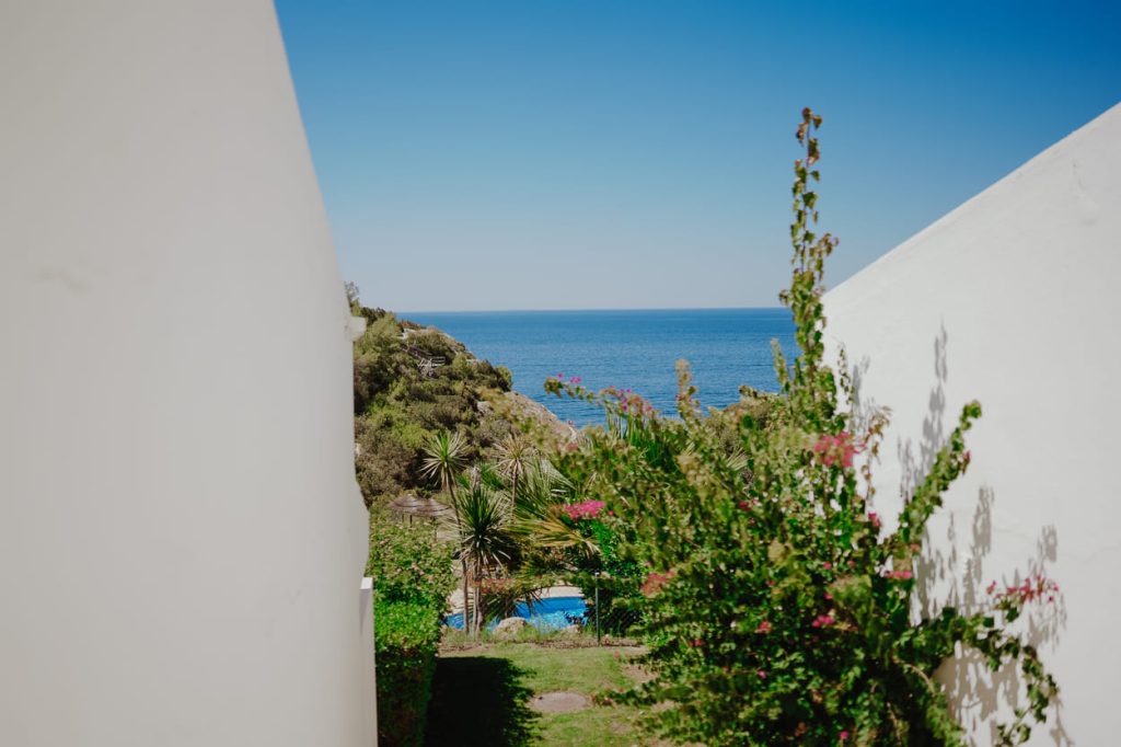 Rocha Brava Resort - Jardins e piscina vista mar