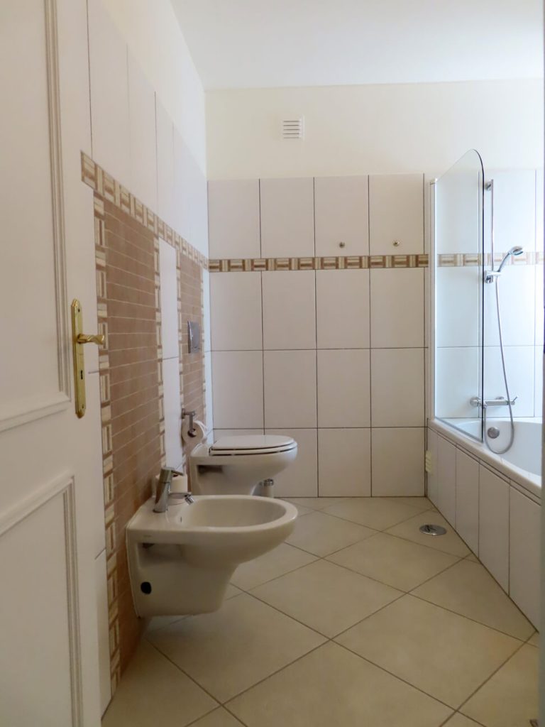 Vila EMRICI - WC 3